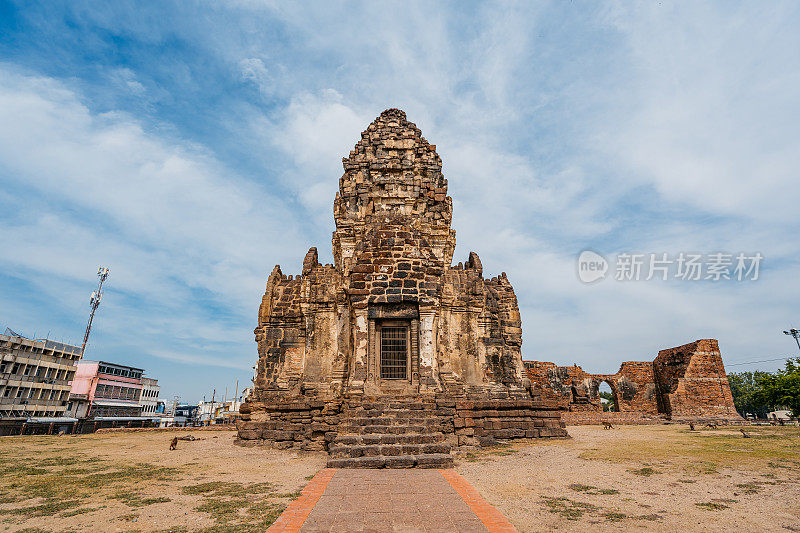 Phra Prang Sam Yot寺庙位于泰国华富里